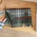 50% wool plaid scarf in grey-green with burgundy stripes and tassels - 33x190cm / Army Green