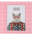 Detailansicht eines A5 Notizbuchs mit stilvoller Katzenillustration auf Karo-Hintergrund - Katze