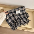 Classic black and grey checkered cashmere scarf with fringe detail and white woven label - Extended Version / Dark Grey