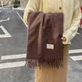 Dunkelbrauner Wollschal mit bunten Tupfen, Fransen und weichem Strick-Finish für Damen - Kaffeebraun