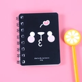 Mini-Spiralnotizbuch in Schwarz mit Herz-Emoji und Brief is life but love is long Spruch - Schwarzer Stil (Inspirierende Zitate)