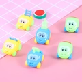 Lot de 6 mini voitures de dessin animé colorées pour enfants sur fond rose - Style Camion de Pompier