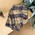 Klassischer Karoschal mit langen Fransen und weicher Strickstruktur für den Winter - Khaki