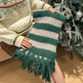 Sciarpa invernale a maglia con larghe strisce verdi e beige e lunghe nappe decorative - Strisce verdi