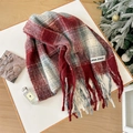 Sciarpa spessa in mohair con motivo a quadri rosso e blu e frange lunghe - Rosso