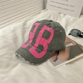 Vintage graue Baseballkappe mit rosa BB-Print und Distressed-Schirm auf weißem Stoff - L / Grau