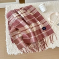 Sciarpa classica a quadri rosa scuro e beige con lunghe frange e etichetta - Rosa Antico / Oltre 175cm
