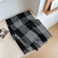 Écharpe à carreaux noirs et blancs avec franges en matière douce imitation cachemire - Plus de 175cm / Noir