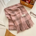 Rosafarben karierter Schal in Cashmere-Optik mit Fransen und klassischem Karomuster - Rosa