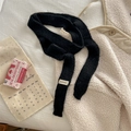 Sciarpa sottile in maglia di peluche nera da donna con etichetta su gilet di pile - 150x5cm / Nero