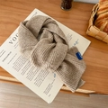 Soft chunky knit scarf in light brown khaki finish with woven blue brand label - Marled Beige / 60-80cm
