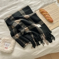 Geruite sjaal met franjes in zwart en bruin, zachte kasjmier-look en Lks-label detail - Zwart