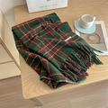 Sciarpa natalizia a quadri rossi e verdi con morbide nappe ed etichetta tessuta - Oltre 175cm / Verde