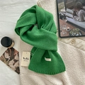 Sciarpa in maglia 100% lana australiana verde smeraldo con una consistenza morbida - 170x23cm / Verde mela