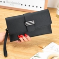 Mini pochette enveloppe noire en cuir grainé avec boucle argentée et dragonne amovible - Noir