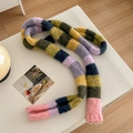 Regenbogen gestreifter Strickschal mit weicher Mohair-Textur in bunten Blockfarben - Regenbogenstreifen-03