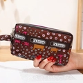 Mini sac brun avec imprimé floral et girafe, doté d'une poignée de sangle FASHION - Girafe