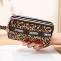 Pochette classique à imprimé léopard avec triple fermeture éclair arc-en-ciel - Imprimé léopard