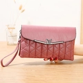 Bolso bandolera de cuero PU rosa con diseño acolchado y hebilla de mariposa - Rosa empolvado