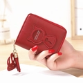 Monedero corto rojo para mujer con diseño de gato y colgante de borla de conejo - Rojo