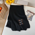 Sciarpa nera in maglia con tre bassotti ricamati e morbida trama in lana per donna - Sciarpa—Nero
