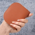 Slanke bruine kiezellederen dames portemonnee met minimalistisch design - Bruin