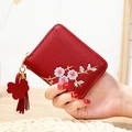 Petit porte-monnaie rouge en cuir PU avec broderie fleurie et pompon à la fermeture - Rouge
