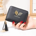 Portefeuille court minimaliste zippé avec feuilles dorées et pompon en cuir synthétique noir - Noir