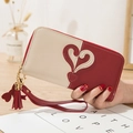 Cartera larga para mujer en color beige y granate con borla y correa de muñeca - Rojo