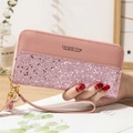 Portefeuille long rose pour femme avec empiècement à paillettes et dragonne élégante - Rose Clair