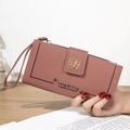 Cartera larga rosa para mujer con hebilla de mariposa dorada y una práctica correa de mano - Rosa oscuro