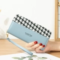Cartera larga de cuero PU con retazos de pata de gallo azul claro y correa - Azul