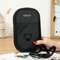 Borsa a tracolla nera porta cellulare con ricamo a orsetto e cerniere dorate - Nero