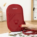 Borsa a tracolla rosso scuro per cellulare con ricamo a forma di orso e pelle martellata - Bordeaux