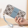 Portafoglio lungo azzurro da donna in pelle PU con motivo a lettere e cinturino da polso - Blu