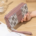 Portafoglio lungo da donna patchwork rosa e viola con motivi a lettere vintage - Viola