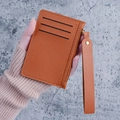 Porte-cartes mince en cuir PU grainé marron avec dragonne et poche zippée pour pièces - Marron