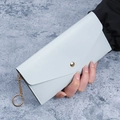 Portafoglio lungo grigio azzurro con bottone a pressione dorato e portachiavi chic - Blu