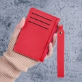 Porte-cartes slim rouge en similicuir avec dragonne et fermeture éclair dorée - Rouge