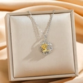 Collana con ciondolo a forma di rosa bicolore oro e argento su una scatola regalo - Tulipano Oro Tondo Argento (8717)
