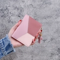 Cartera corta rosa con diseño geométrico para mujer y cremallera dorada con borla - Rosa