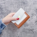 Petit portefeuille tricolore pour femme en cuir blanc et marron avec boucle dorée - Marron