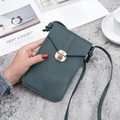 Minibolso para móvil en piel PU verde oscuro texturizada con cierre giratorio dorado - Verde