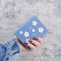 Cartera corta azul claro para mujer con estampado de margaritas y diseño de LOVE - Azul