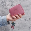 Mini portafoglio rosa in pelle PU con zip e portachiavi a nappa con stella dorata - Rosa Intenso