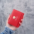 Petit portefeuille rouge à trois volets pour femme avec motif marguerite élégant - Rouge