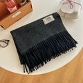 Écharpe épaisse gris foncé en tricot toucher cachemire avec des franges noires - Gris Noir