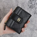 Petit portefeuille noir matelassé avec boucle dorée et fentes pour cartes - Noir