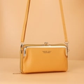 Borsa a tracolla giallo zenzero in pelle a grana con chiusura in metallo e zip - Giallo