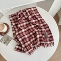 Klassischer rot-weißer Karoschal im Kaschmir-Stil mit Fransen und Vintage-Aufnäher - Rot Beige Doppelstreifen Kleines Gitter